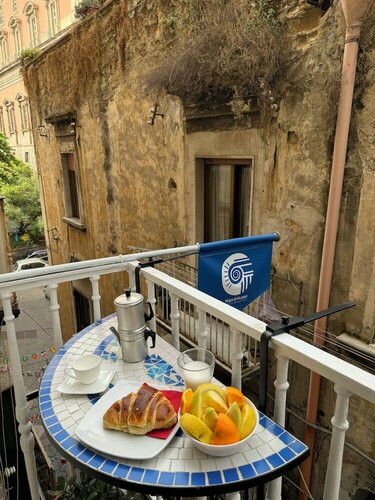 Napoli Museo bed and breakfast, Забронировать Отель «постель и завтрак» Отели Неаполя с парковкой, рядом с Церковь Джезу-Нуово, Парковка