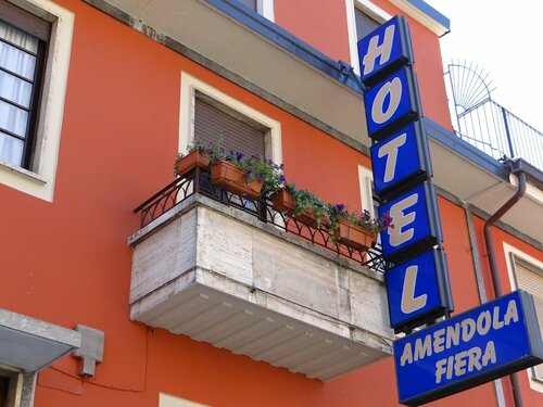 Hotel Amendola Fiera, Забронировать Отель Отели Милана с парковкой, рядом с Конференц-зал MiCo Milano Congressi, Парковка
