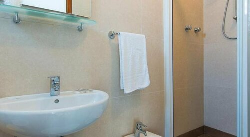 Hotel Sirena, Забронировать Отель Отели Мирамаре с питанием, Пансион
