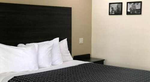 Simply Home Inn & Suites - Riverside, Забронировать Отель Риверсайд штат Калифорния
