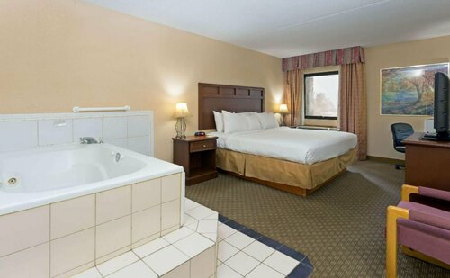 Days Inn & Suites by Wyndham Northwest Indianapolis, Забронировать Отель Индианаполис Индиана
