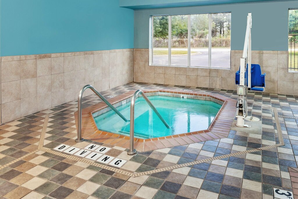 Holiday Inn Express & Suites