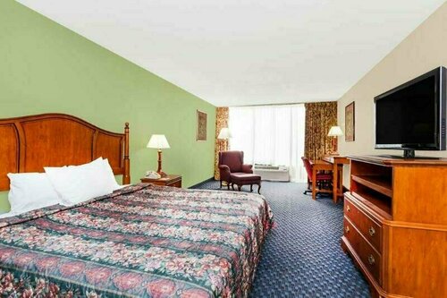 Days Inn & Suites by Wyndham Se Columbia Ft Jackson