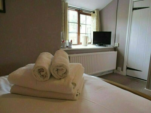 The White Horse Inn, Buchen Sie Hotel Old Cleeve 