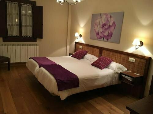 Hostal Otsoa, Buchen Sie Hotel Ezcároz Irati Forest