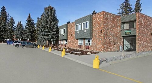 Guest House Inn & Suites, Book Pension Hoteller i Edson med parkering, Parkering