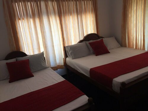 Yaarl Holiday Inn, Забронировать Отель Отели Джафны с парковкой, Парковка