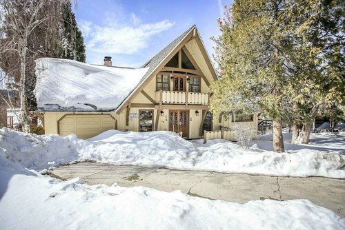 Alpine Lakefront, Book Feriehus Hoteller i Big Bear Lake med parkering, Parkering