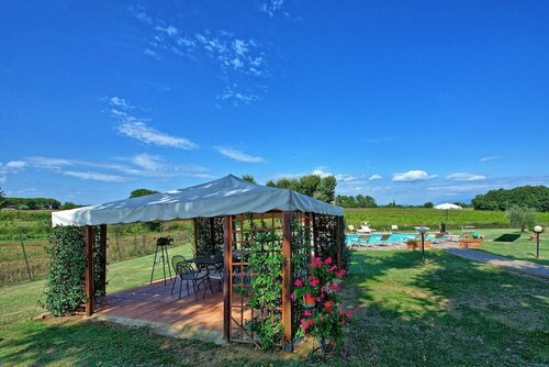 Agriturismo Podere Delle Querci, Забронировать Фермерский дом Отели Кастильон-Фьорентино с парковкой, Парковка