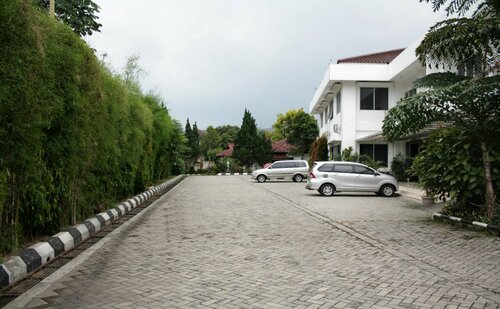 Bintang Jadayat 1, Rezervați Hotel Megamendung West Java