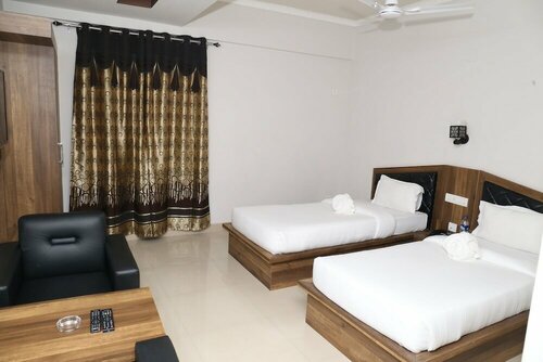 Hotel Europa Inn, Rezerwuj Hotel Hotele w Dimapur z Parkingiem, Parking