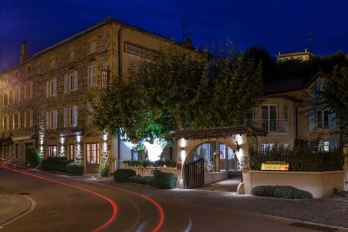 Auberge De Clochemerle, Book Hostel / Vandrerhjem Hoteller i Rhône-Alps med parkering, Parkering