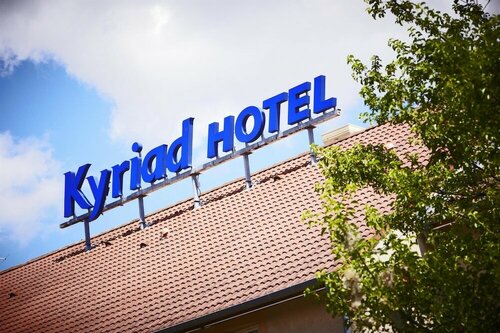 Kyriad Lyon Est - Saint Bonnet De Mure, Book Hotel Hoteller i Rhône-Alps med parkering, Parkering