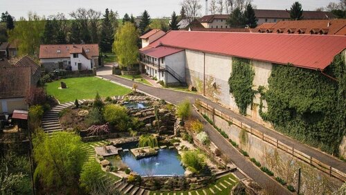Pension Lony, Book Hotel Hoteller i Central Bohemia med parkering, Parkering