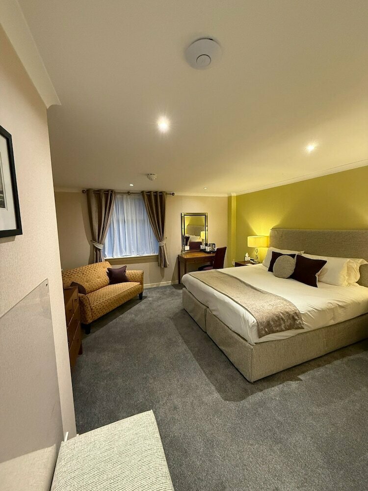 Airds Hotel
