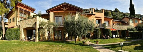 Residence Ca Del Lago, Забронировать Апарт-отель Отели в центре Торри-дель-Бенако, в центре