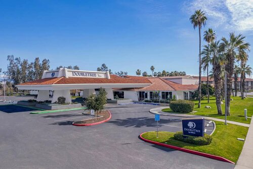 DoubleTree by Hilton Bakersfield, Забронировать Отель Бейкерсфилд штат Калифорния