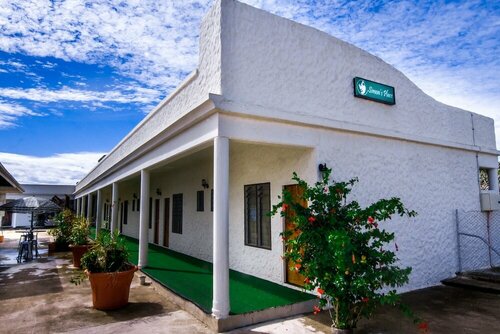 Simon\s Place, Забронировать Отель Отели Tongatapu Island с парковкой, Парковка