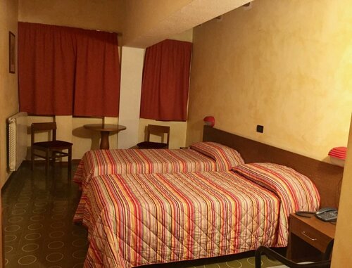 Hotel Sarre, Забронировать Отель Отели Пилы с бассейном, Бассейн