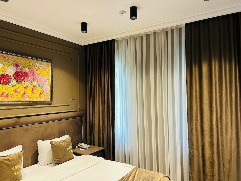 Parliament Hotel & Restaurant
