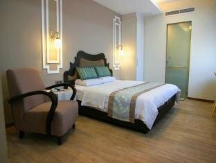 OYO 519 Domus Hotel, Rezerwuj Hotel Bukit Indah 