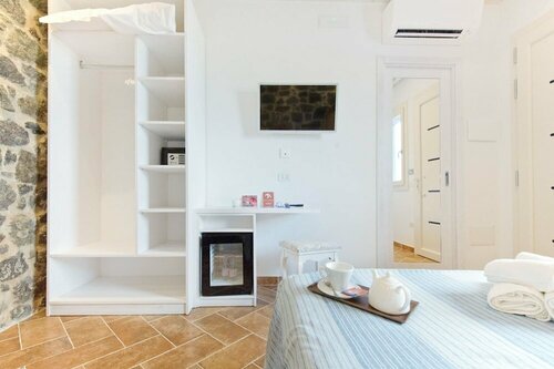 B&B La Roccia, Забронировать Отель «постель и завтрак» Отели Коста-Парадизо с парковкой, Парковка