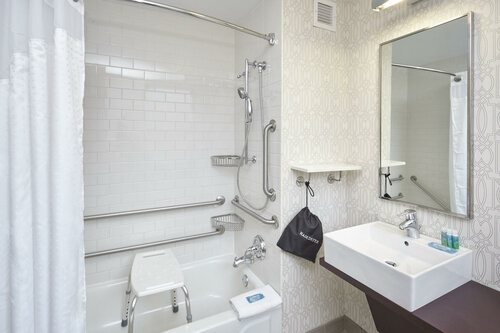 Holiday Inn Express Chicago - Magnificent Mile by IHG, Забронировать Отель Отели Чикаго 3 звезды, рядом с Пляж Оак-стрит, 3*