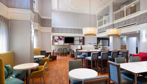 Hampton Inn & Suites-Atlanta Airport North-I-85, Prenota Hotel Hotel a Georgia con parcheggio, Parcheggio