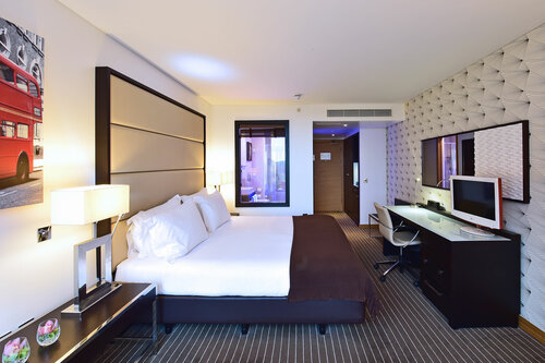 Отель Pestana Chelsea Bridge Hotel & Spa, Забронировать Курортный отель Уондсворт Лондон, рядом с Торговый центр Duke of York Square