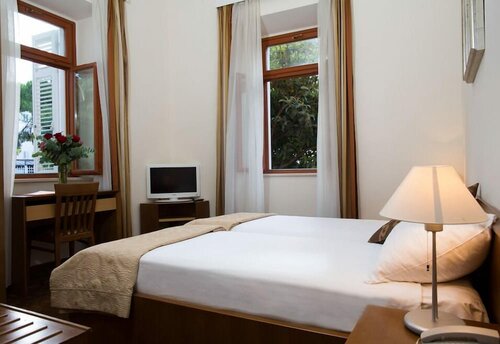 Hotel Zagreb, Забронировать Отель Отели Дубровника с питанием, рядом с Пляж Бабин Кук, Пансион
