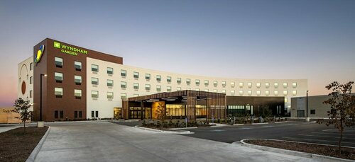 Wyndham Garden Winnipeg Airport, Забронировать Отель Виннипег Манитоба