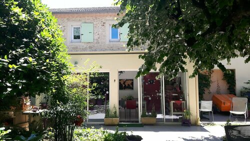 Louminai, Забронировать Гостевой дом Отели Drôme Provençale с парковкой, Парковка
