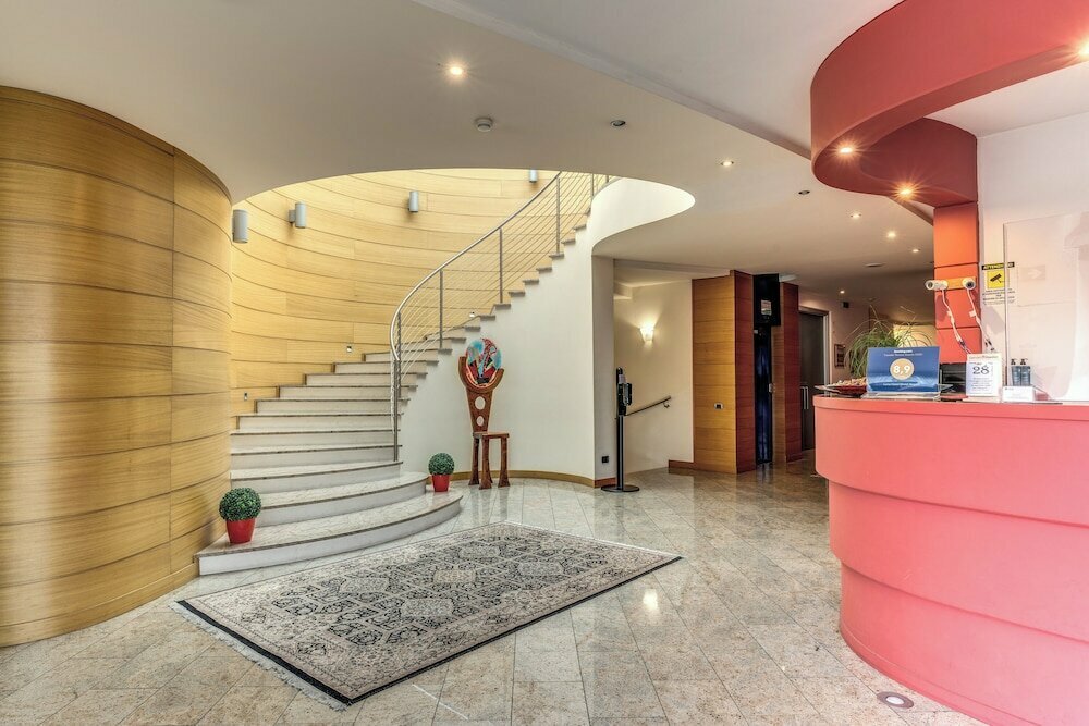 Luna Hotel Motel
