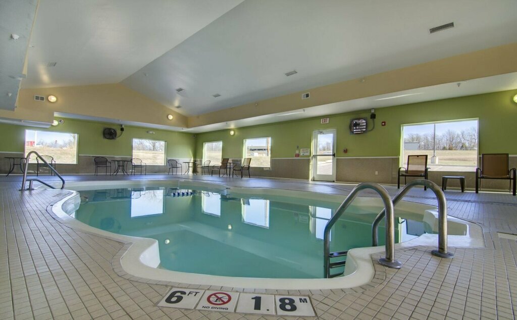 Holiday Inn Express Hotel & Suites Kansas City Sports Complex by IHG