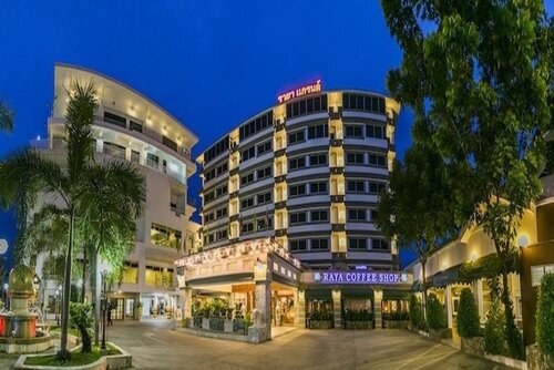 Raya Grand Hotel, Забронировать Отель Отели Nakhon Ratchasima Province с парковкой, Парковка