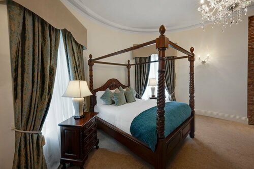 Corks Vienna Woods Hotel & Villas, Забронировать Отель Корк Графство Корк