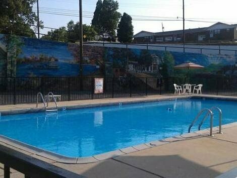 Family Budget Inn Harrison, Book Mini-hotel Hoteller i Ozark med pool, Swimmingpool