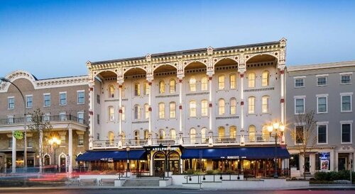 The Adelphi Hotel, Забронировать Отель Саратога-Спрингс штат Нью-Йорк