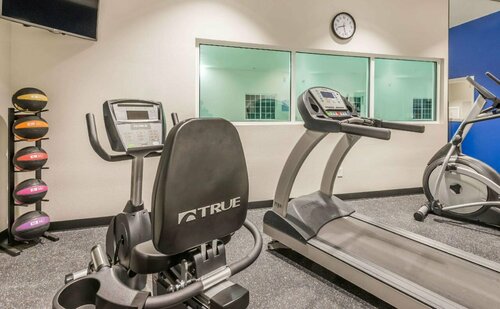 Microtel Inn & Suites By Wyndham Altoona, Rezerwuj Hotel Hotele w Altoona z basenem, Basen