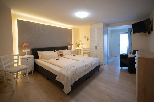 Hotel Garni Zum Grünen Baum, Забронировать Отель Хёфельхоф Paderborner Land