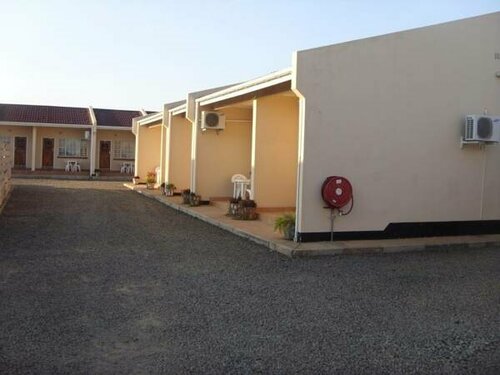 Mosi-O-Tunya Executive Lodge, Prenota Bed & breakfast Hotel a Livingstone con parcheggio, Parcheggio