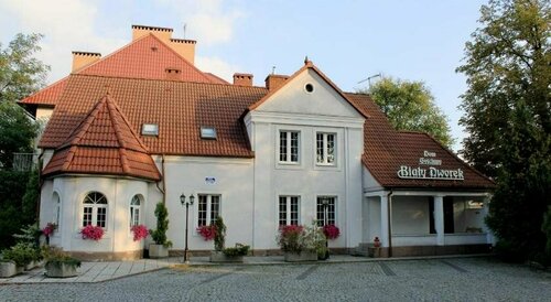 Dom Goscinny Bialy Dworek, Prenota Hotel Czluchow Pomerania