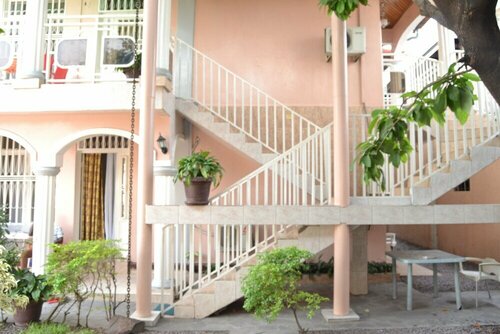 Finesse Ntumba, Rezervați Hotel Hoteluri 3* în Kinshasa, 3*