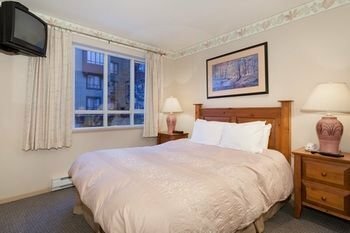 Town Plaza Suites by Whistler Premier, Забронировать Отель Уистлер Британская Колумбия, рядом с Горнолыжный курорт Whistler Blackcomb