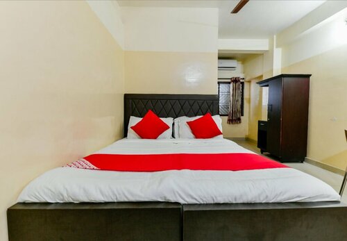 Oyo 23115 Hotel Saravana, Varaa Hotelli 3-tähden hotellit Feroke:ssä, 3*