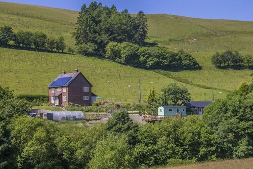 The Little Bunk House, Забронировать Дом для отпуска Отели Повис с парковкой, Парковка