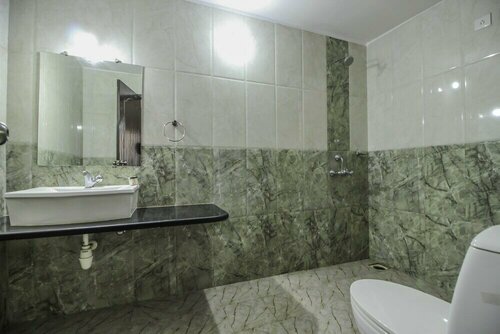 OYO 10402 Home 4BHK Villa Panjim Old Goa Highway, Varaa Villa Mökit kohteessa Pohjois-Goa, Mökki
