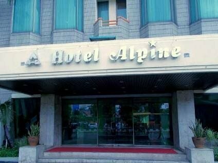 Hotel Alpine, Book Hotel Jakarta Jakarta provinsen