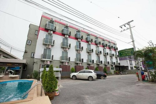 Nest Boutique Resort, Забронировать Курортный отель Отели Лат-Крабанг с парковкой, Парковка