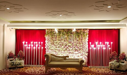 OYO Flagship 120 Gupta Inn Cantonment, Забронировать Отель Отели Варанаси с бассейном, Бассейн